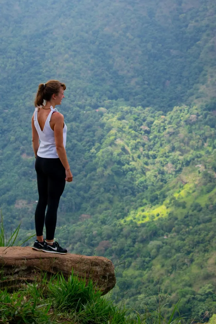 Woman at the cliff, Sri Lanka